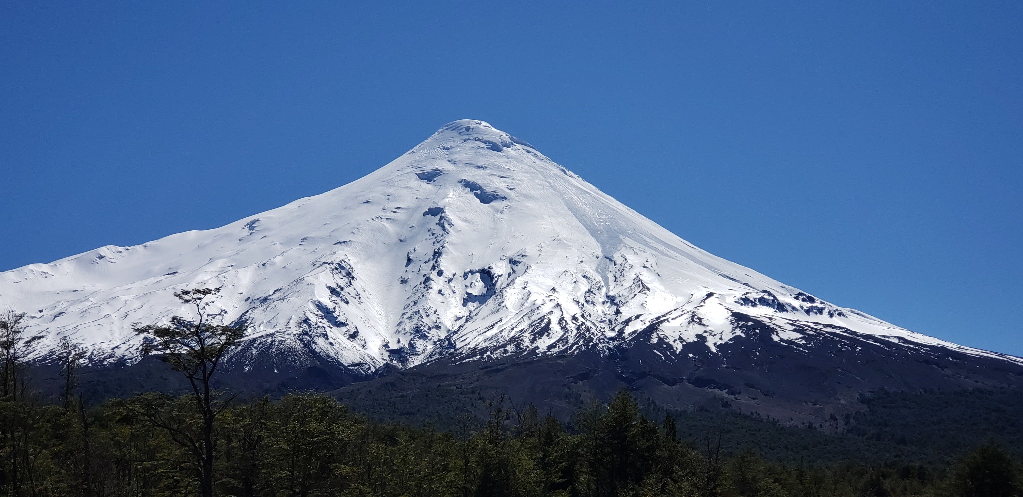Volcán cubierto de nieve